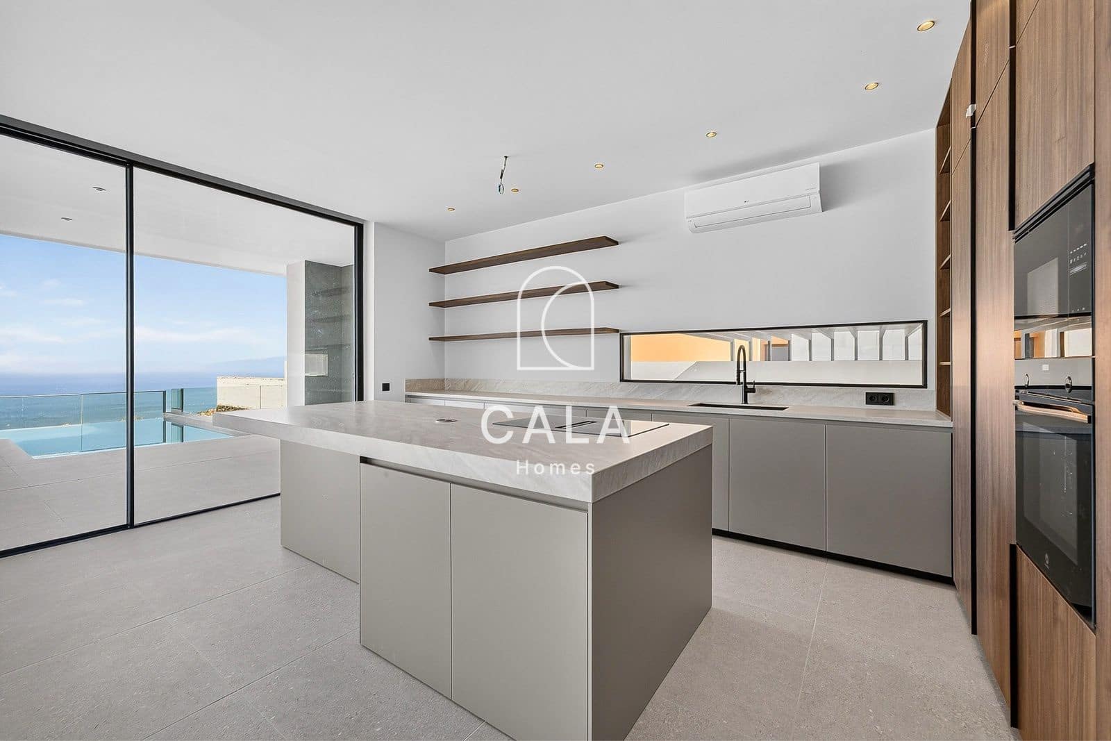 6 bedroom Townhouse for sale in Roque del Conde with pool garage - € 2,400,000 (Ref: 10021403)