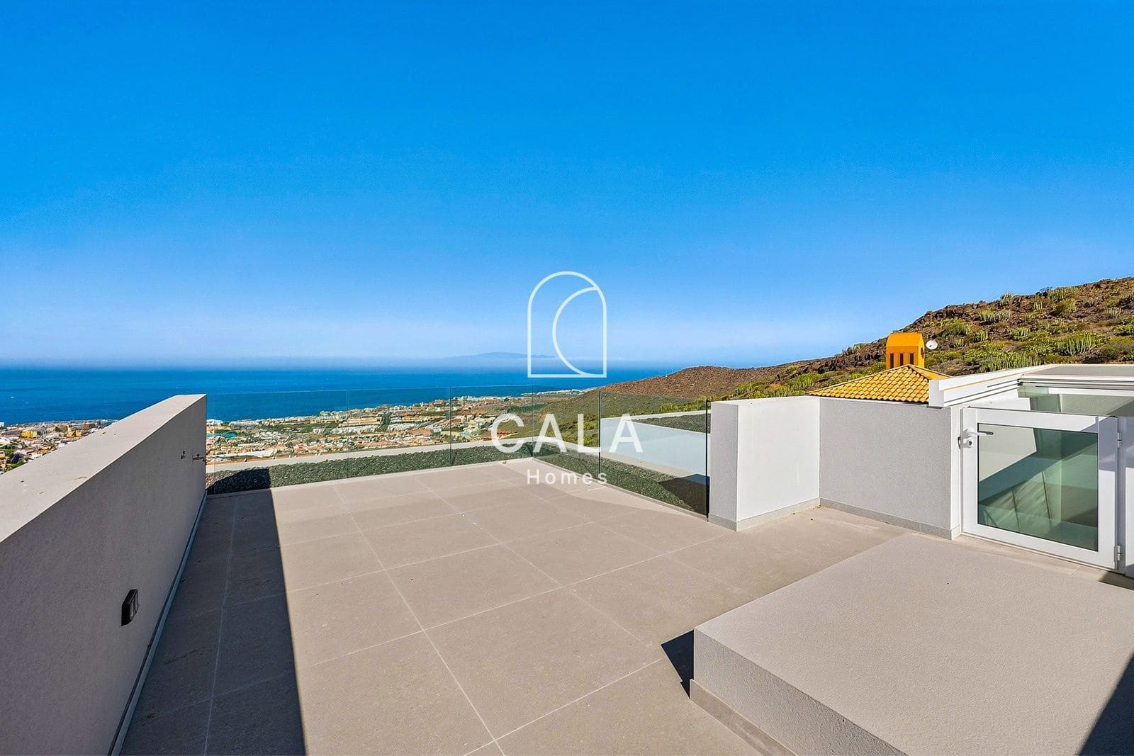 6 bedroom Townhouse for sale in Roque del Conde with pool garage - € 2,400,000 (Ref: 10021403)