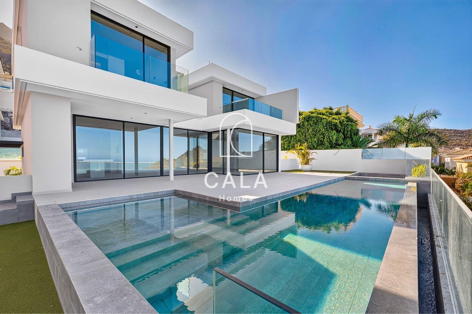 6 bedroom Townhouse for sale in Roque del Conde with pool garage - € 2,400,000 (Ref: 10021403)
