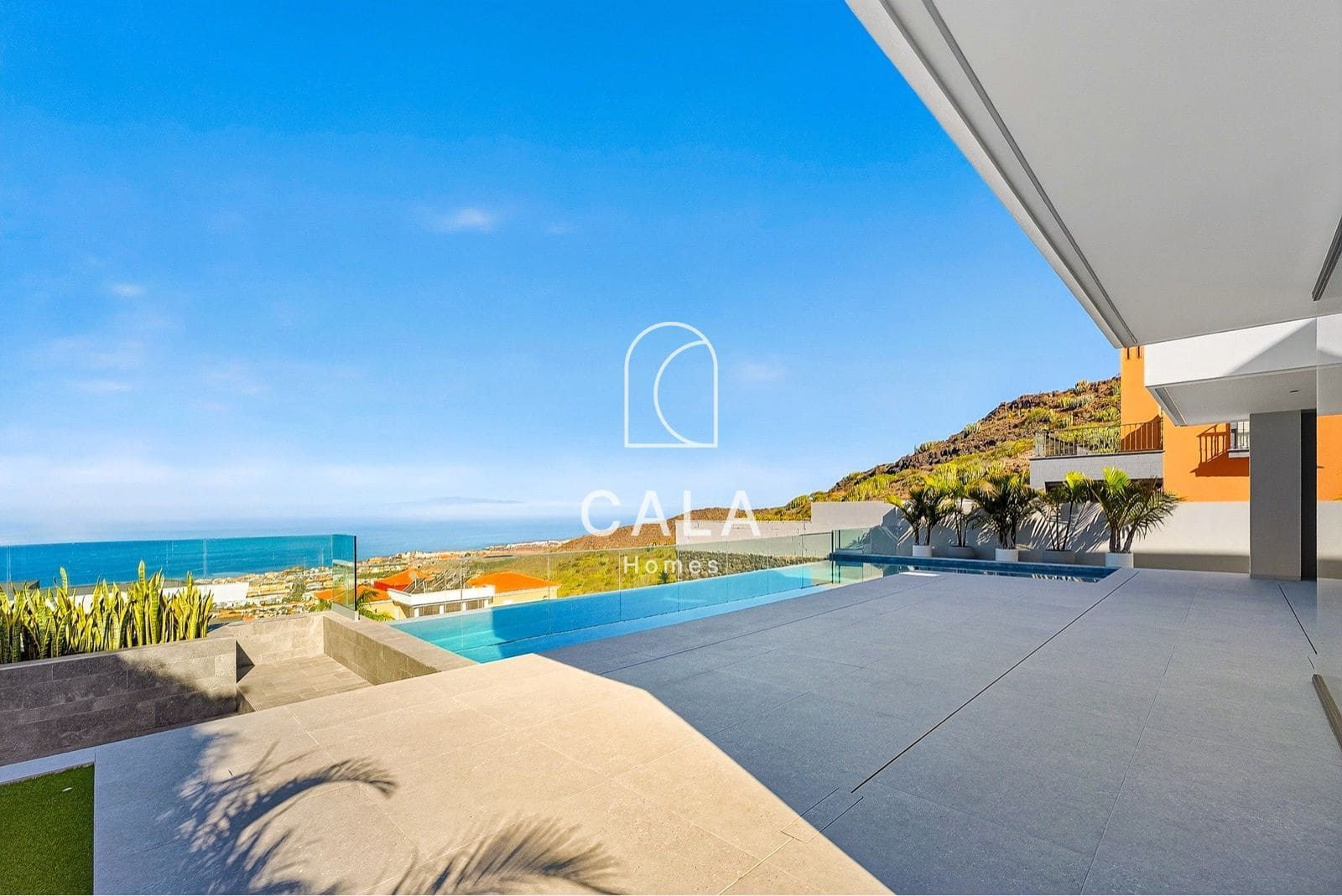 6 bedroom Townhouse for sale in Roque del Conde with pool garage - € 2,400,000 (Ref: 10021403)