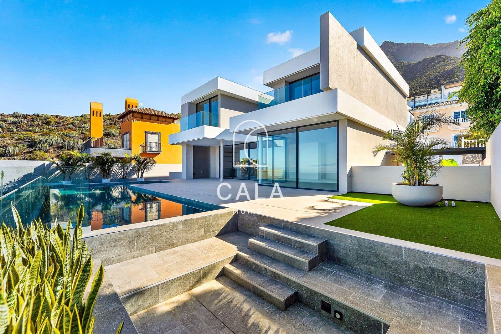 6 bedroom Townhouse for sale in Roque del Conde with pool garage - € 2,400,000 (Ref: 10021403)