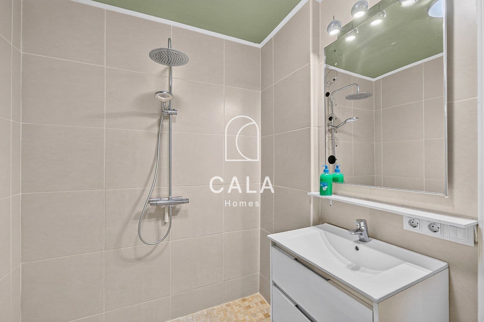 1 chambre Appartement à vendre à Los Cristianos avec piscine garage - 395 000 € (Ref: 10021666)
