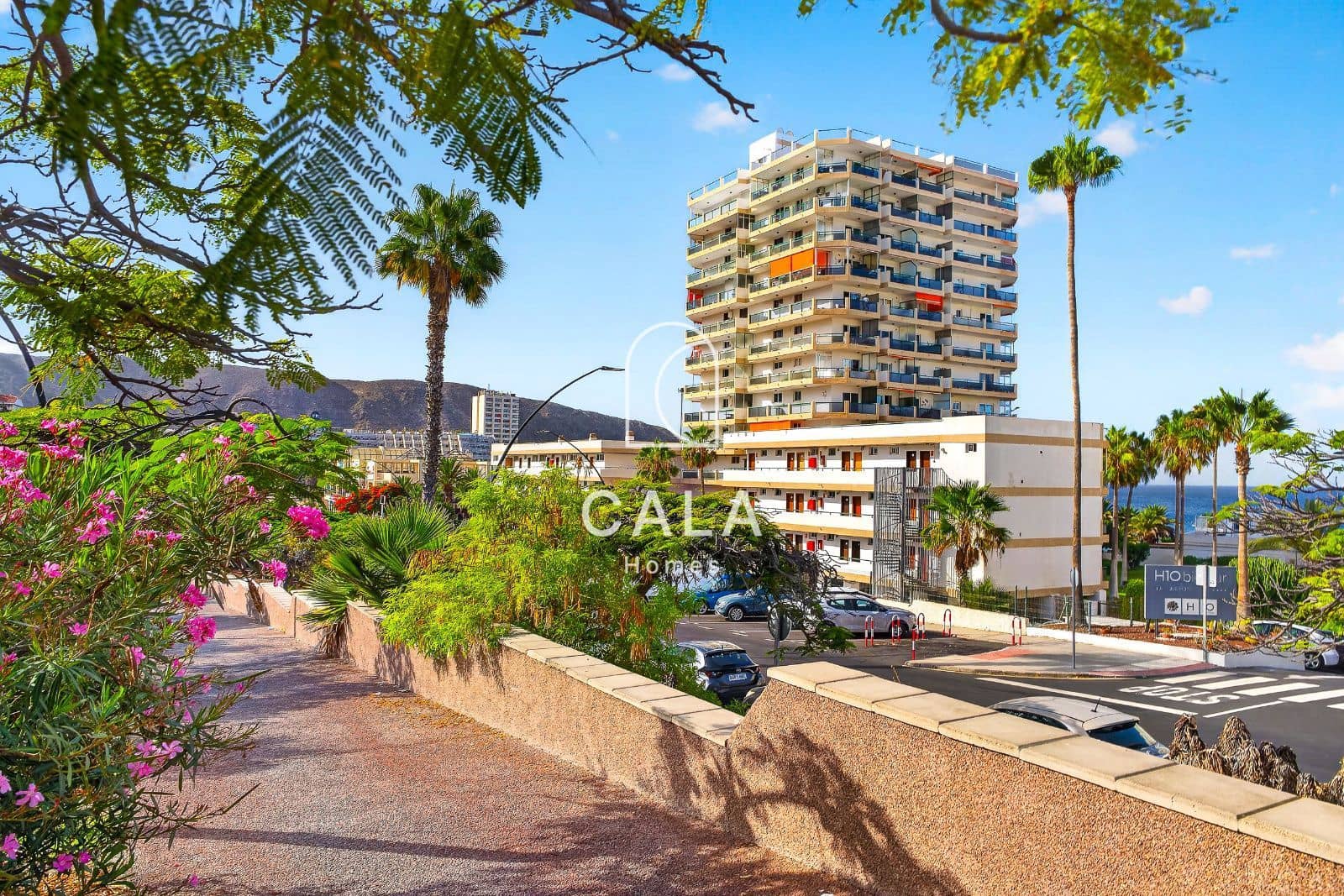 1 chambre Appartement à vendre à Los Cristianos avec piscine garage - 395 000 € (Ref: 10021666)