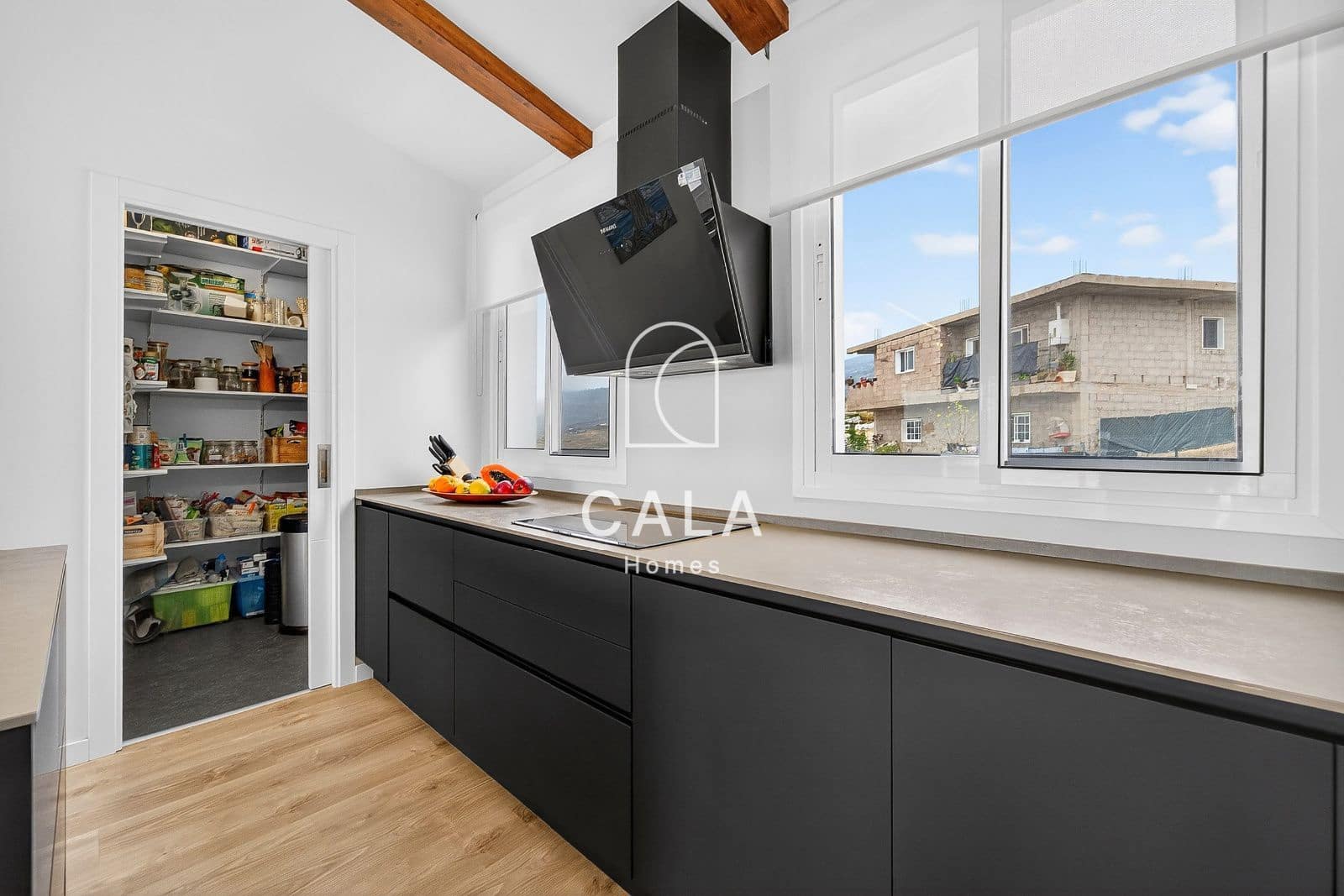 3 Zimmer Villa zu verkaufen in La Concepcion mit Pool Garage - 680.000 € (Ref: 10103564)