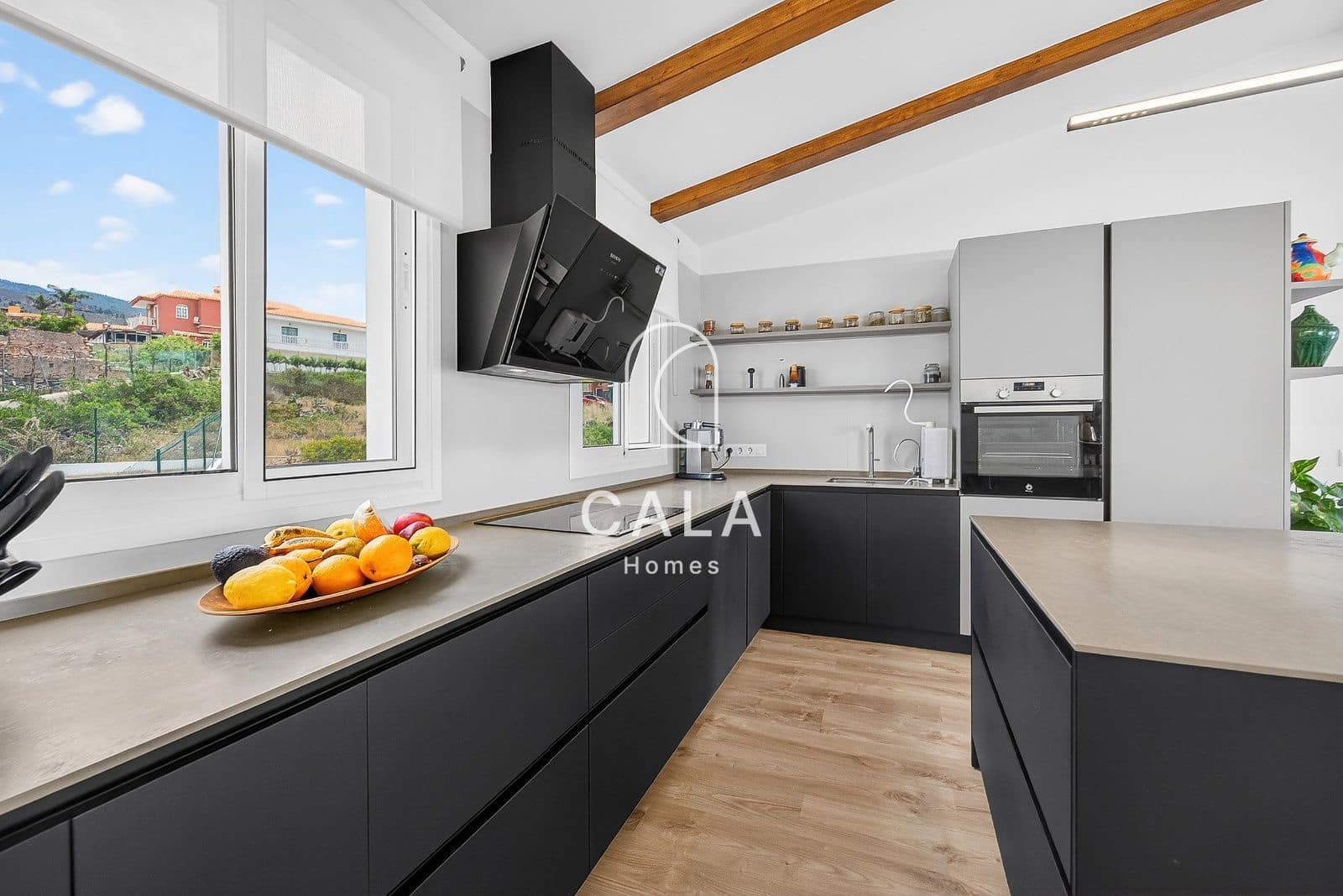 3 Zimmer Villa zu verkaufen in La Concepcion mit Pool Garage - 680.000 € (Ref: 10103564)