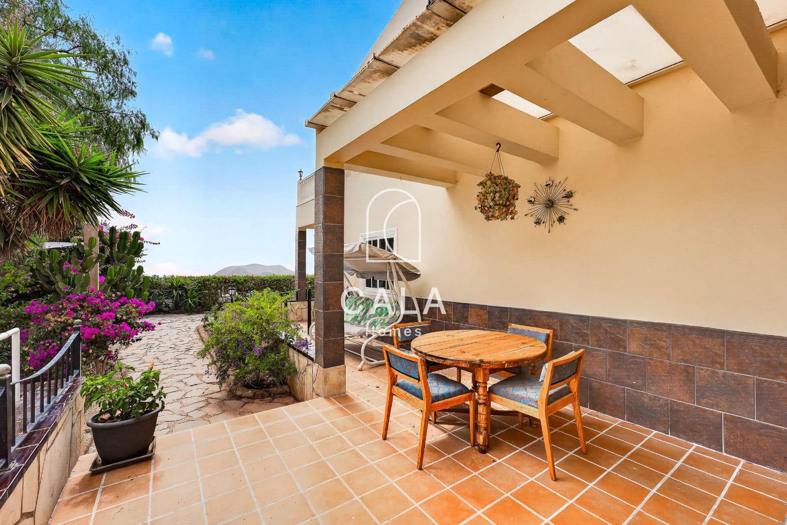 5 Zimmer Villa zu verkaufen in Valle de San Lorenzo mit Pool Garage - 895.000 € (Ref: 10141361)