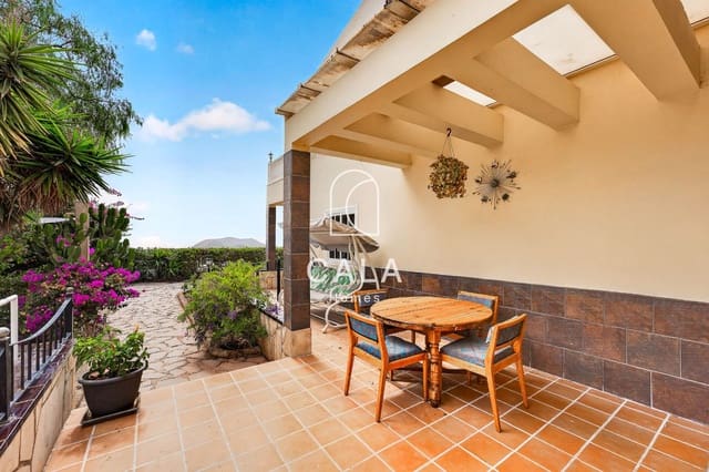 5 slaapkamer Villa te koop in Valle de San Lorenzo, Arona met zwembad garage - € 895.000 (Ref: 10141361)