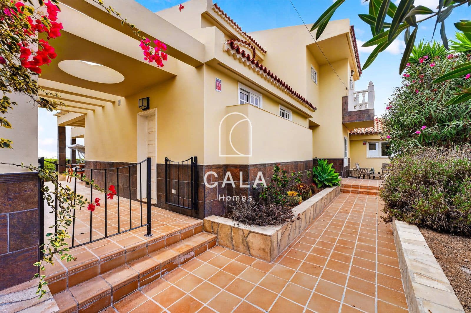 5 Zimmer Villa zu verkaufen in Valle de San Lorenzo mit Pool Garage - 895.000 € (Ref: 10141361)