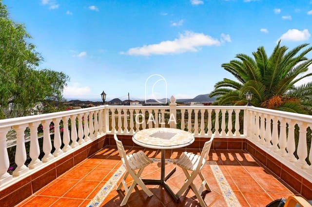 5 slaapkamer Villa te koop in Valle de San Lorenzo, Arona met zwembad garage - € 895.000 (Ref: 10141361)