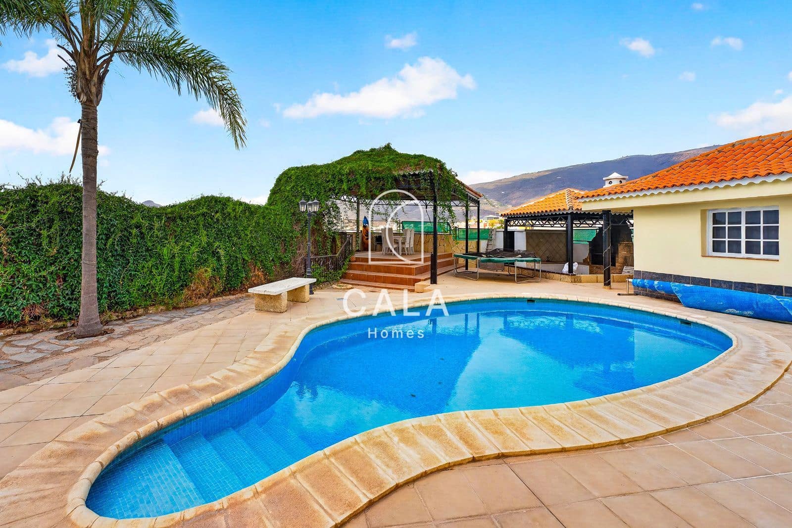 5 Zimmer Villa zu verkaufen in Valle de San Lorenzo mit Pool Garage - 895.000 € (Ref: 10141361)