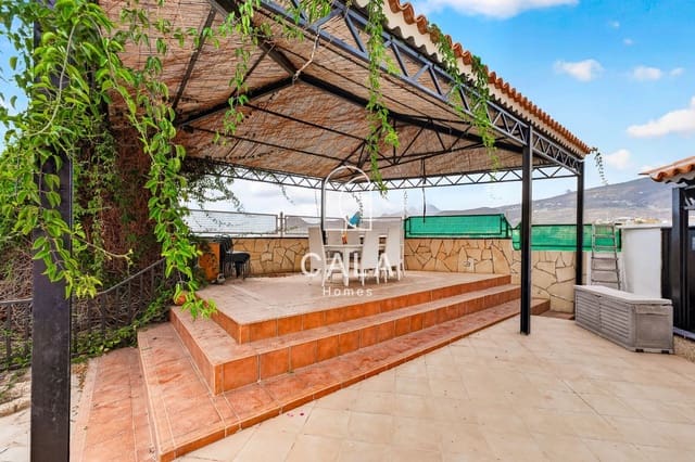 5 slaapkamer Villa te koop in Valle de San Lorenzo, Arona met zwembad garage - € 895.000 (Ref: 10141361)