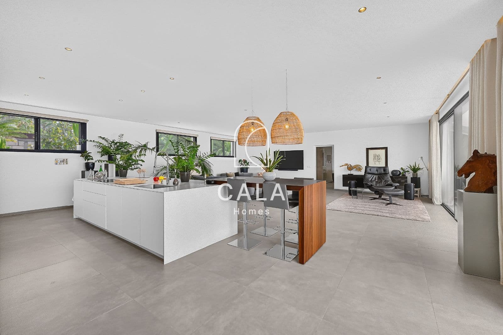 2 bedroom Villa for sale in Adeje with pool garage - € 2,500,000 (Ref: 10145219)