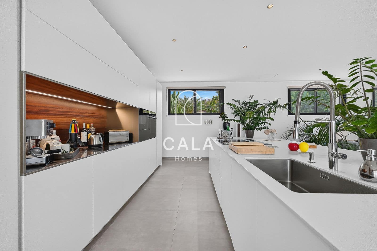 2 bedroom Villa for sale in Adeje with pool garage - € 2,500,000 (Ref: 10145219)