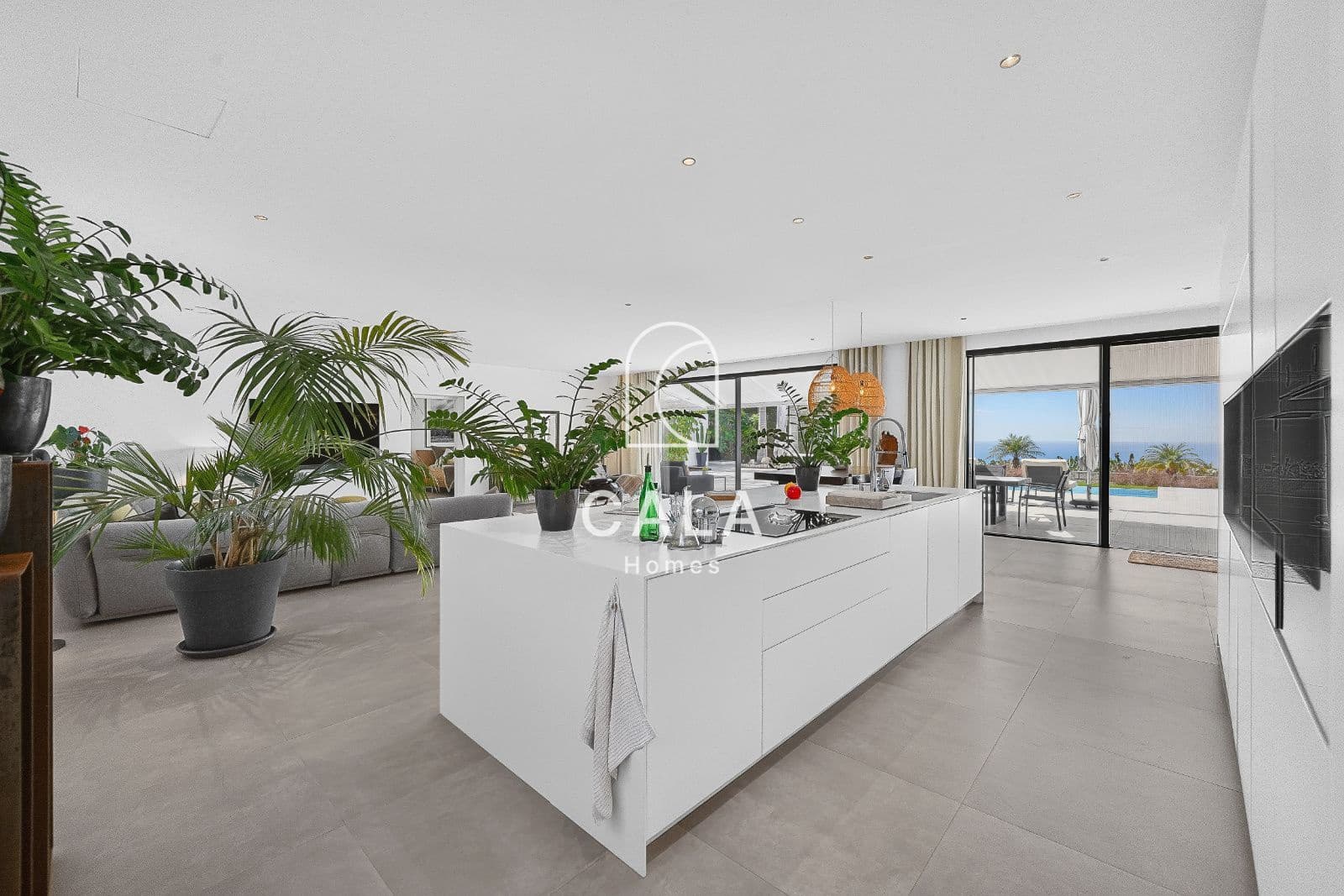 2 bedroom Villa for sale in Adeje with pool garage - € 2,500,000 (Ref: 10145219)