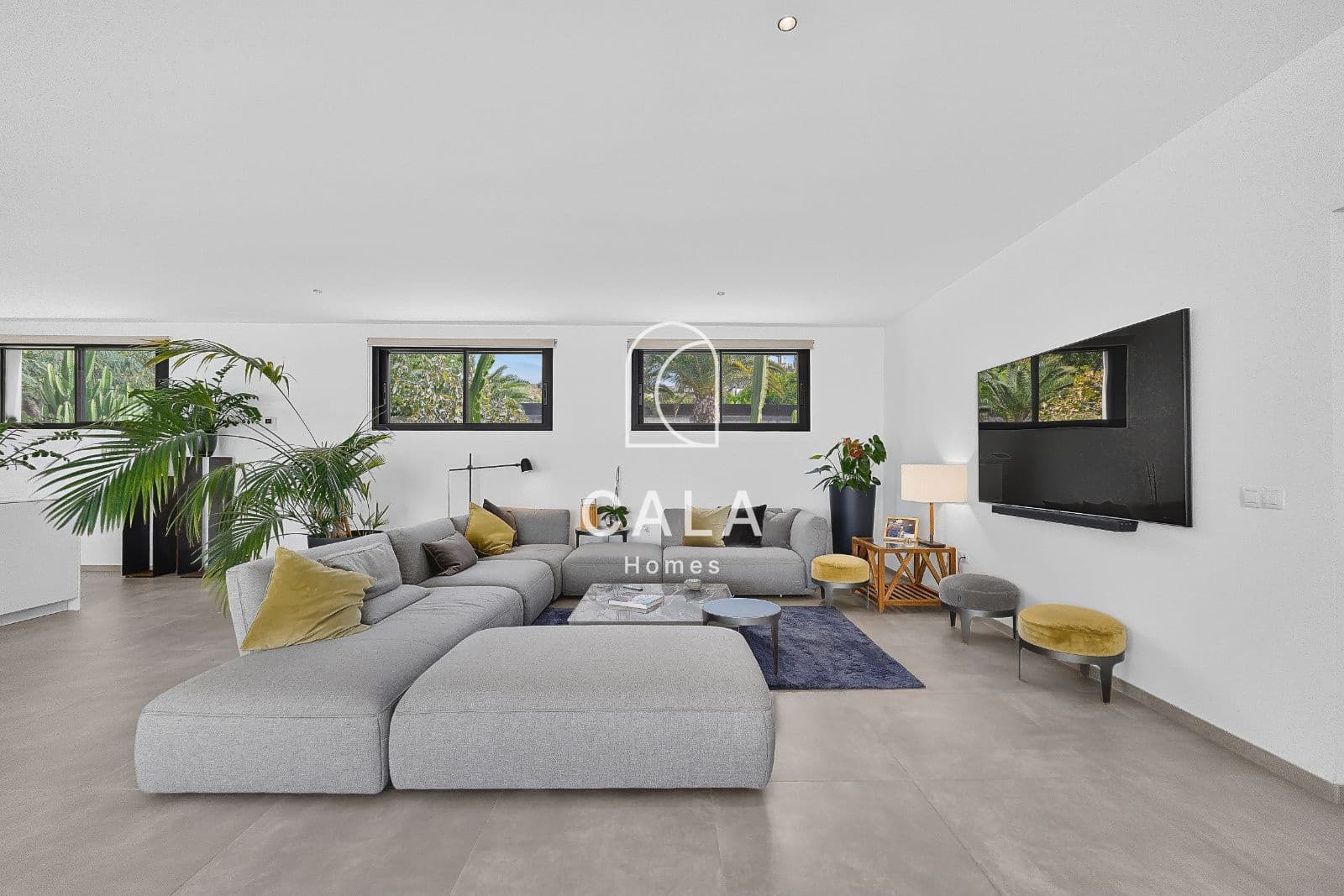 2 bedroom Villa for sale in Adeje with pool garage - € 2,500,000 (Ref: 10145219)