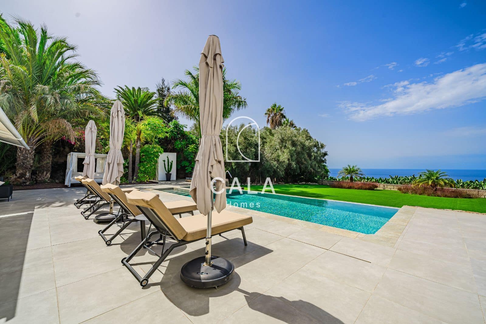 2 bedroom Villa for sale in Adeje with pool garage - € 2,500,000 (Ref: 10145219)