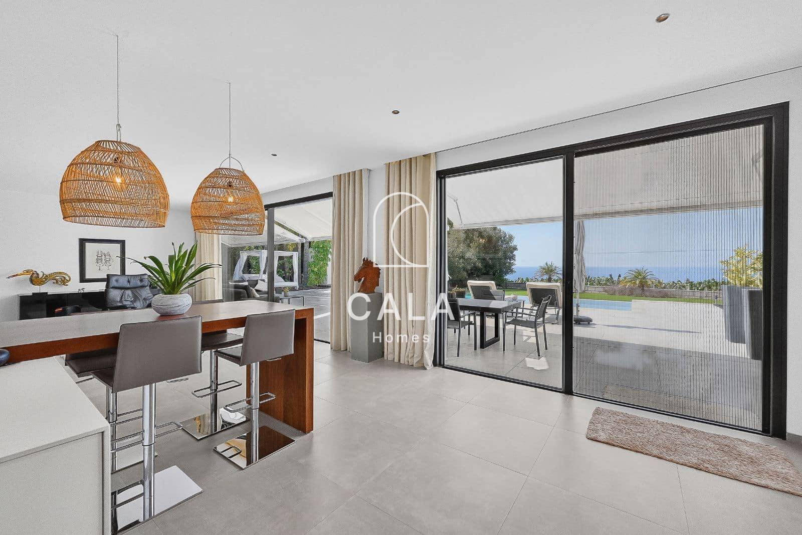 2 bedroom Villa for sale in Adeje with pool garage - € 2,500,000 (Ref: 10145219)