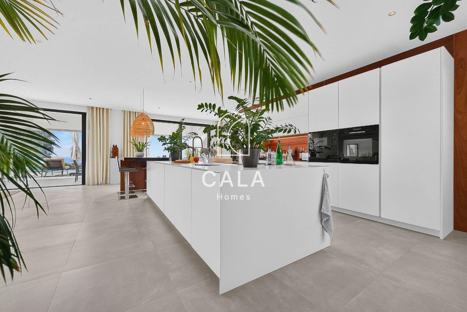 2 bedroom Villa for sale in Adeje with pool garage - € 2,500,000 (Ref: 10145219)