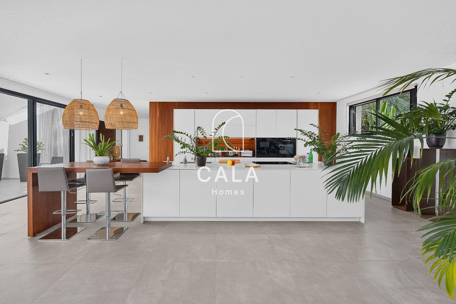 2 bedroom Villa for sale in Adeje with pool garage - € 2,500,000 (Ref: 10145219)