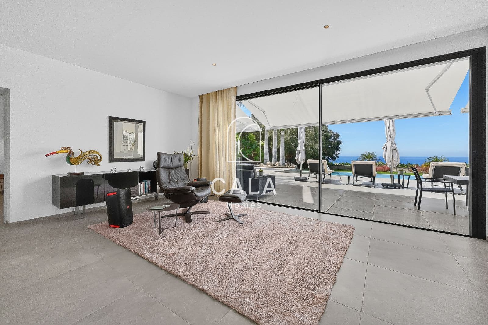 2 bedroom Villa for sale in Adeje with pool garage - € 2,500,000 (Ref: 10145219)