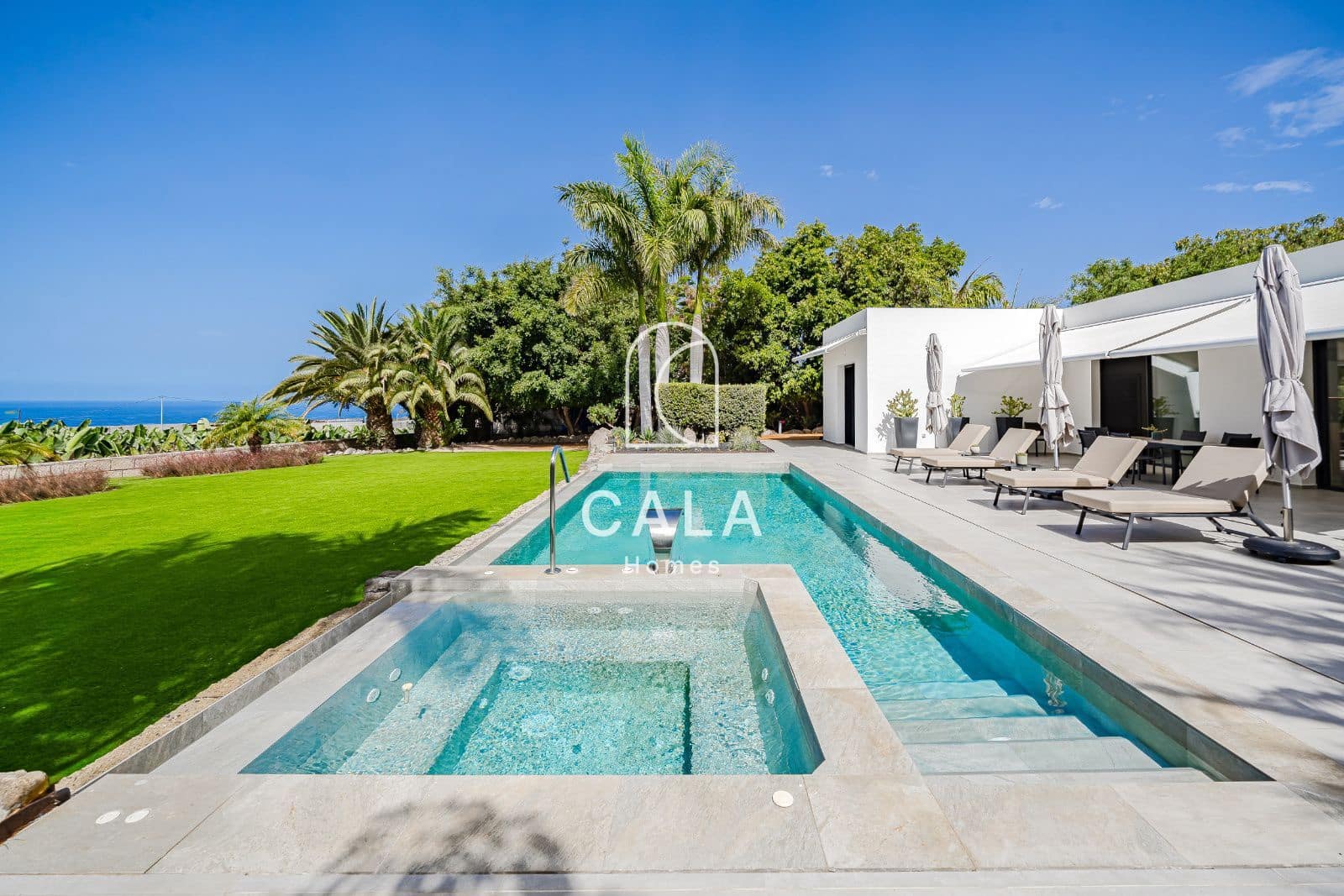 2 bedroom Villa for sale in Adeje with pool garage - € 2,500,000 (Ref: 10145219)