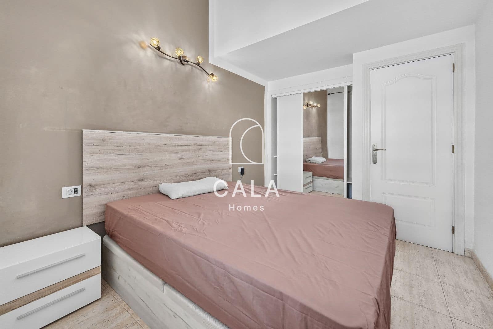 3 sypialnia Dom na sprzedaż w Playa del Duque z basenem garażem - 420 000 € (Ref: 10147477)
