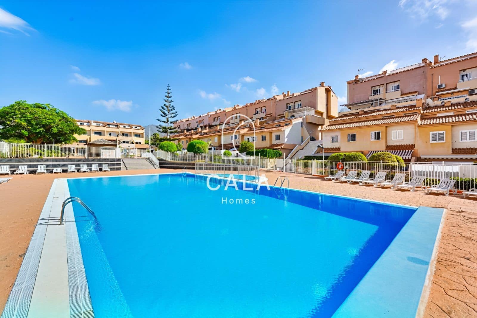 3 sypialnia Dom na sprzedaż w Playa del Duque z basenem garażem - 420 000 € (Ref: 10147477)