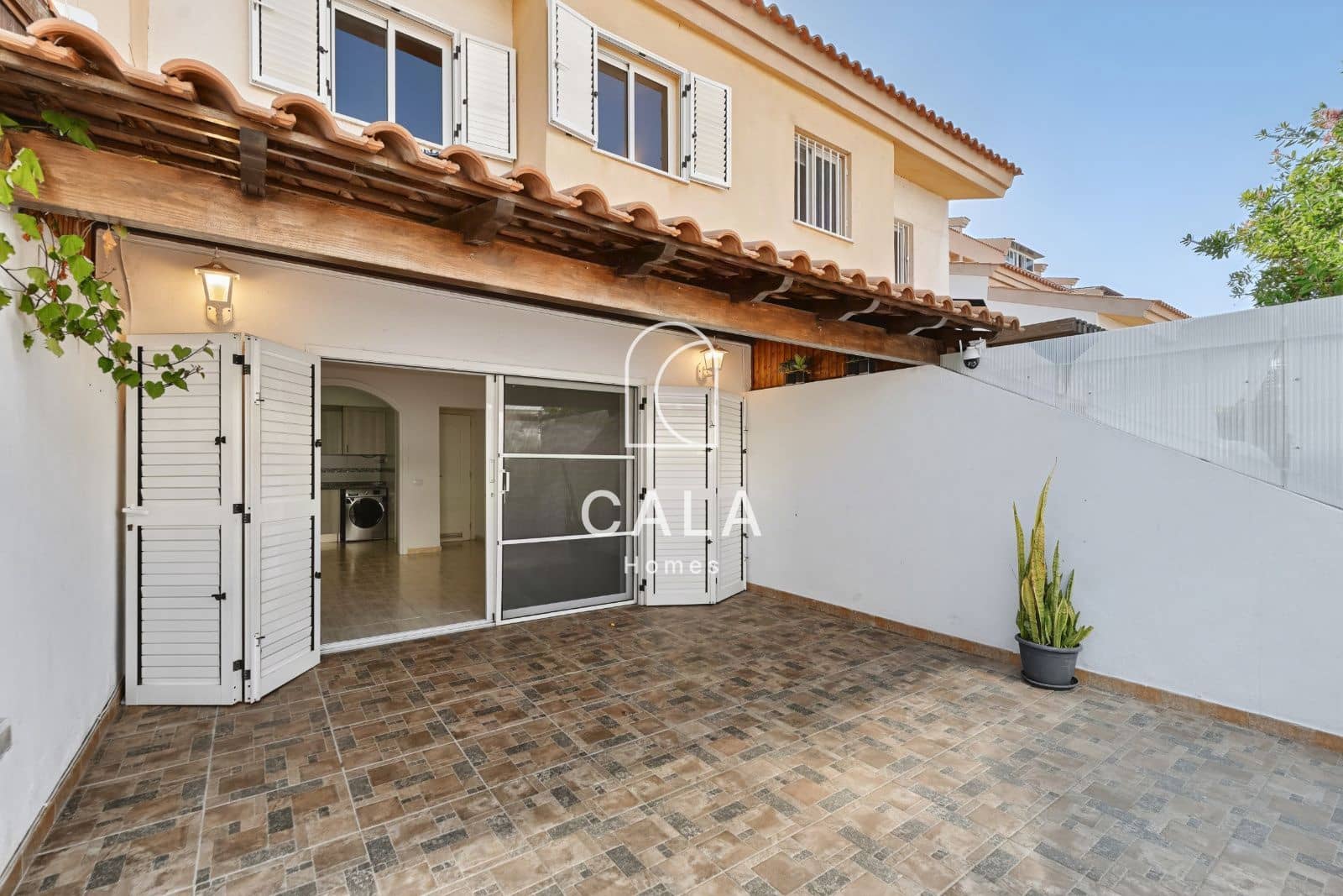 3 sypialnia Dom na sprzedaż w Playa del Duque z basenem garażem - 420 000 € (Ref: 10147477)
