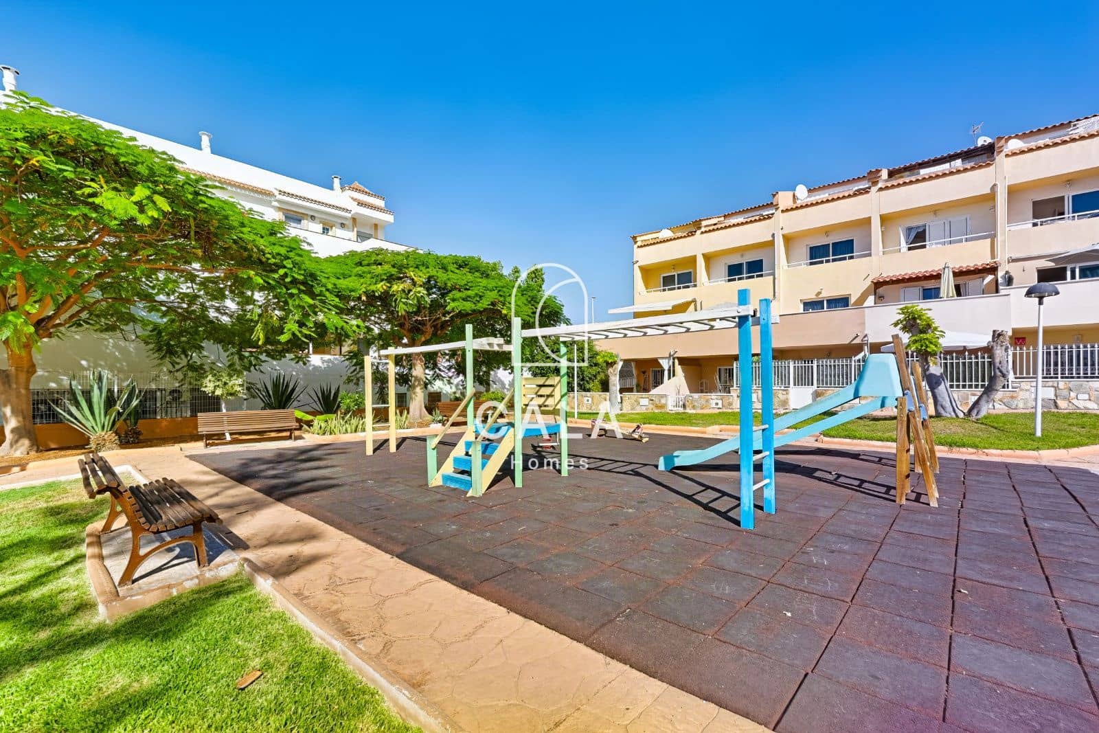 3 sypialnia Dom na sprzedaż w Playa del Duque z basenem garażem - 420 000 € (Ref: 10147477)