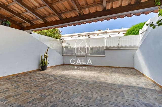 3 slaapkamer Huis te koop in Playa del Duque, Adeje met zwembad garage - € 420.000 (Ref: 10147477)