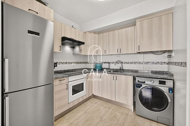 3 slaapkamer Huis te koop in Playa del Duque, Adeje met zwembad garage - € 420.000 (Ref: 10147477)