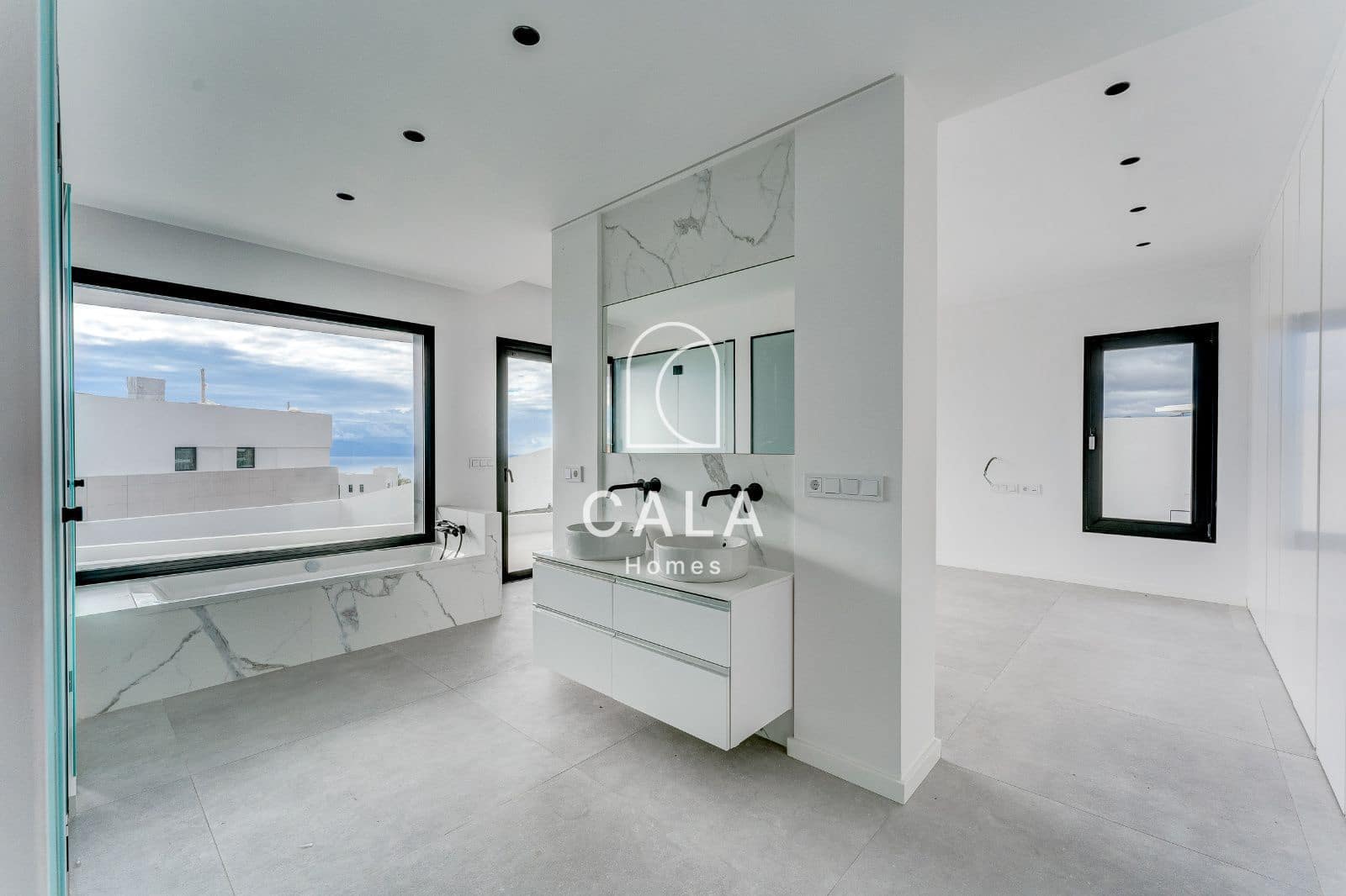 3 soverom Villa til salgs i Guia de Isora med svømmebasseng garasje - € 3 290 000 (Ref: 8389945)