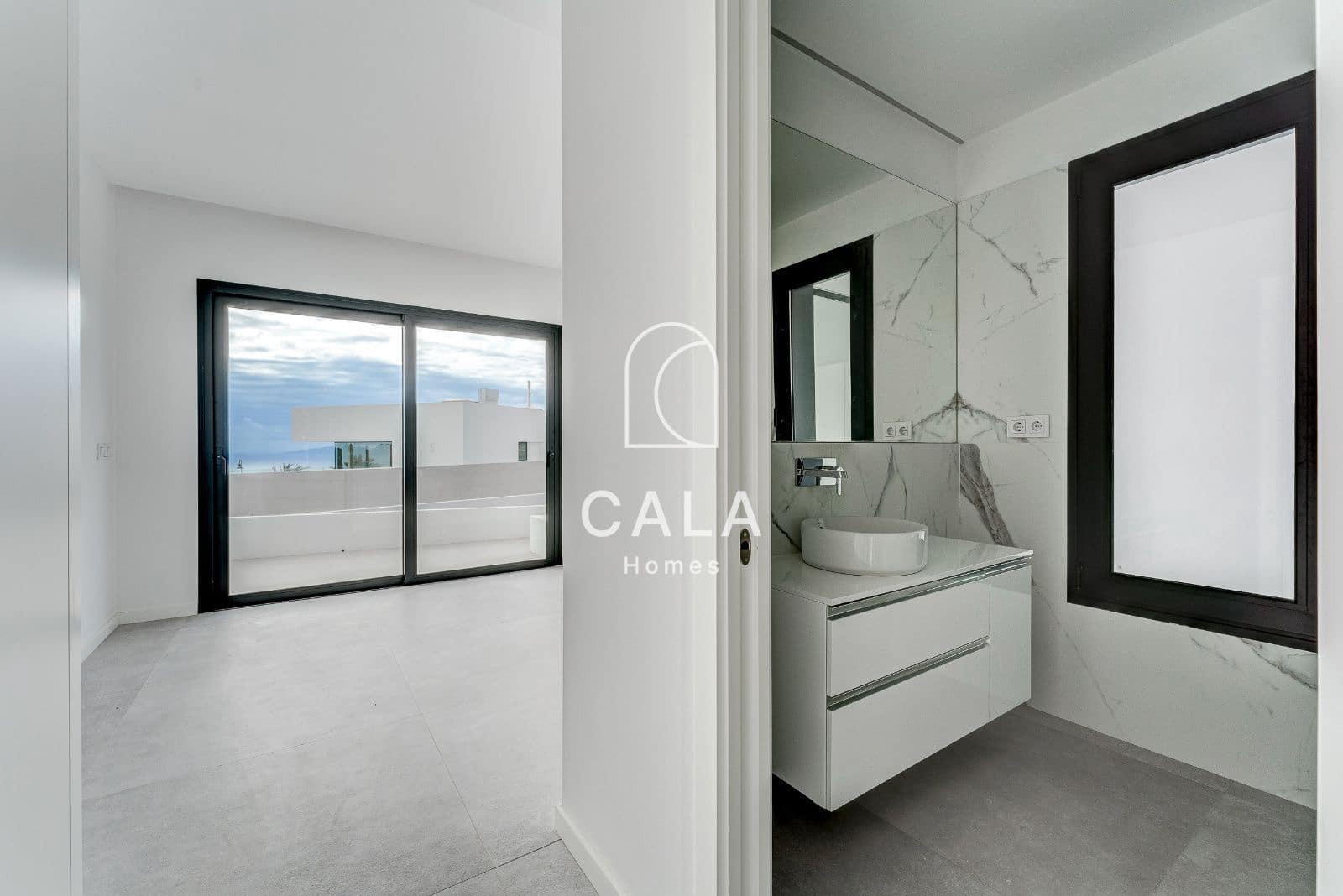 3 soverom Villa til salgs i Guia de Isora med svømmebasseng garasje - € 3 290 000 (Ref: 8389945)