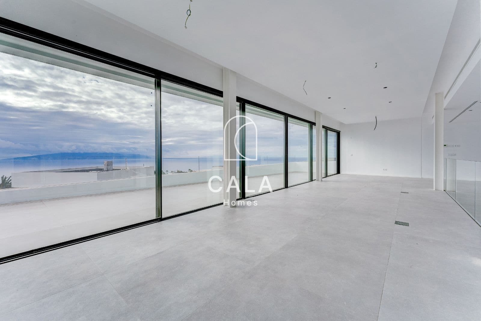 3 soverom Villa til salgs i Guia de Isora med svømmebasseng garasje - € 3 290 000 (Ref: 8389945)
