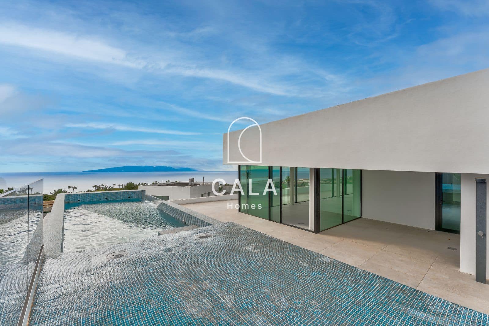 3 soverom Villa til salgs i Guia de Isora med svømmebasseng garasje - € 3 290 000 (Ref: 8389945)