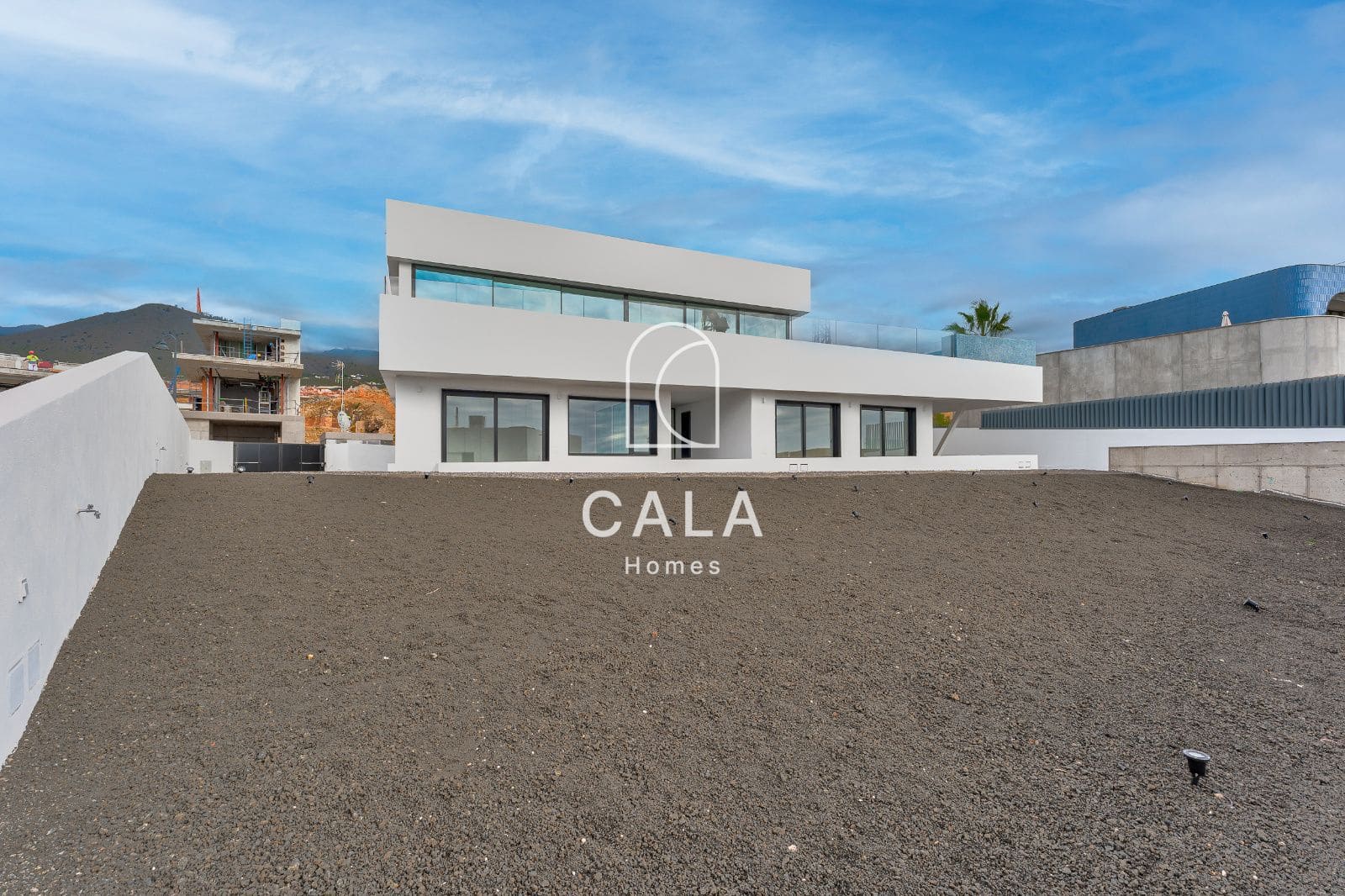 3 soverom Villa til salgs i Guia de Isora med svømmebasseng garasje - € 3 290 000 (Ref: 8389945)
