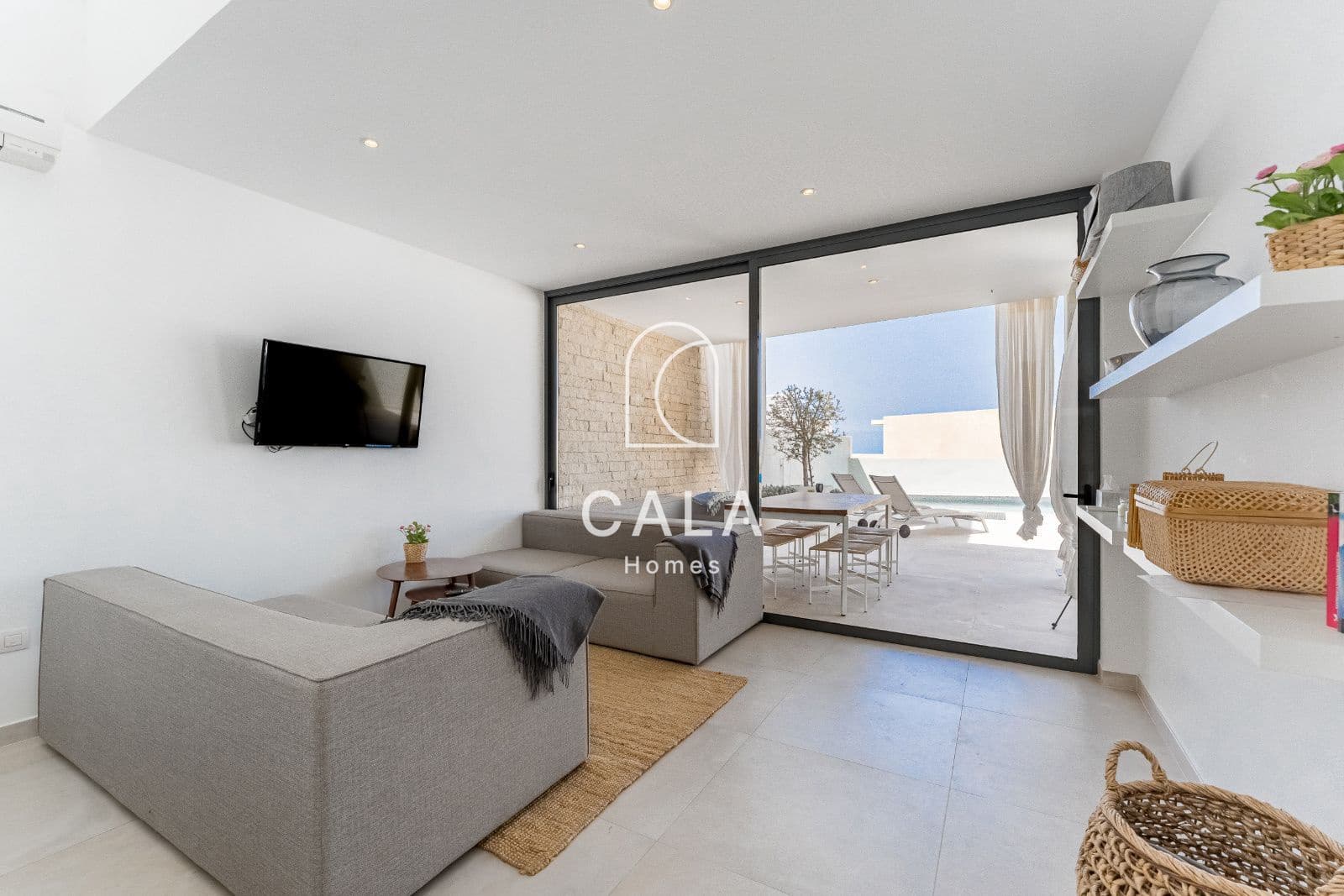 3 bedroom Villa for sale in La Caleta Adeje with pool garage - € 1,395,000 (Ref: 8389949)