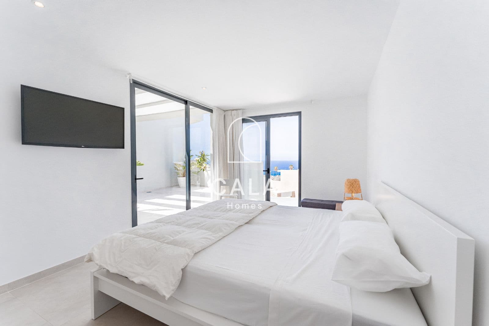 3 bedroom Villa for sale in La Caleta Adeje with pool garage - € 1,395,000 (Ref: 8389949)