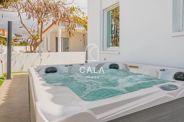 Chalet de 3 habitaciones en Amarilla Golf, San Miguel de Abona en venta con piscina garaje - 549.000 € (Ref: 8389955)