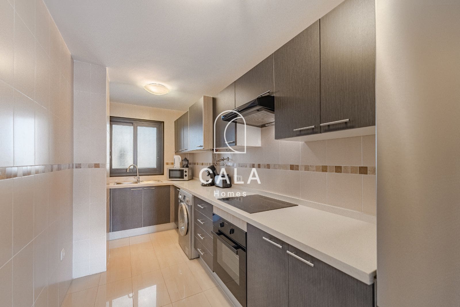 2 makuuhuone Asunto myytävänä paikassa Costa Adeje mukana uima-altaan 
autotalli - 329 000 € (Ref: 8439431)