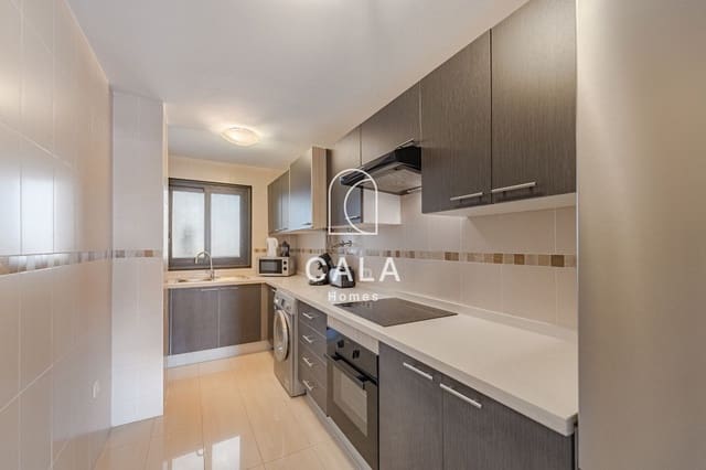 2 makuuhuone Asunto myytävänä paikassa Playa de Fañabé Alto, Adeje mukana uima-altaan 
autotalli - 329 000 € (Ref: 8439431)