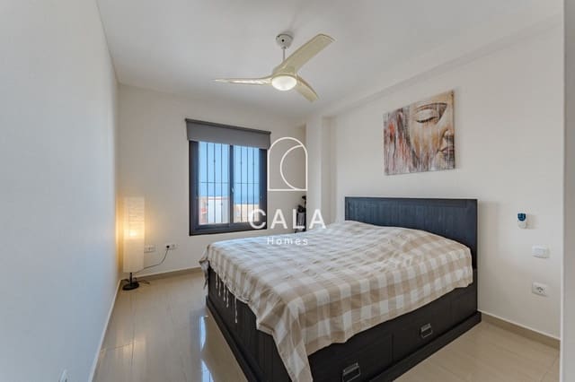 2 makuuhuone Asunto myytävänä paikassa Playa de Fañabé Alto, Adeje mukana uima-altaan 
autotalli - 329 000 € (Ref: 8439431)