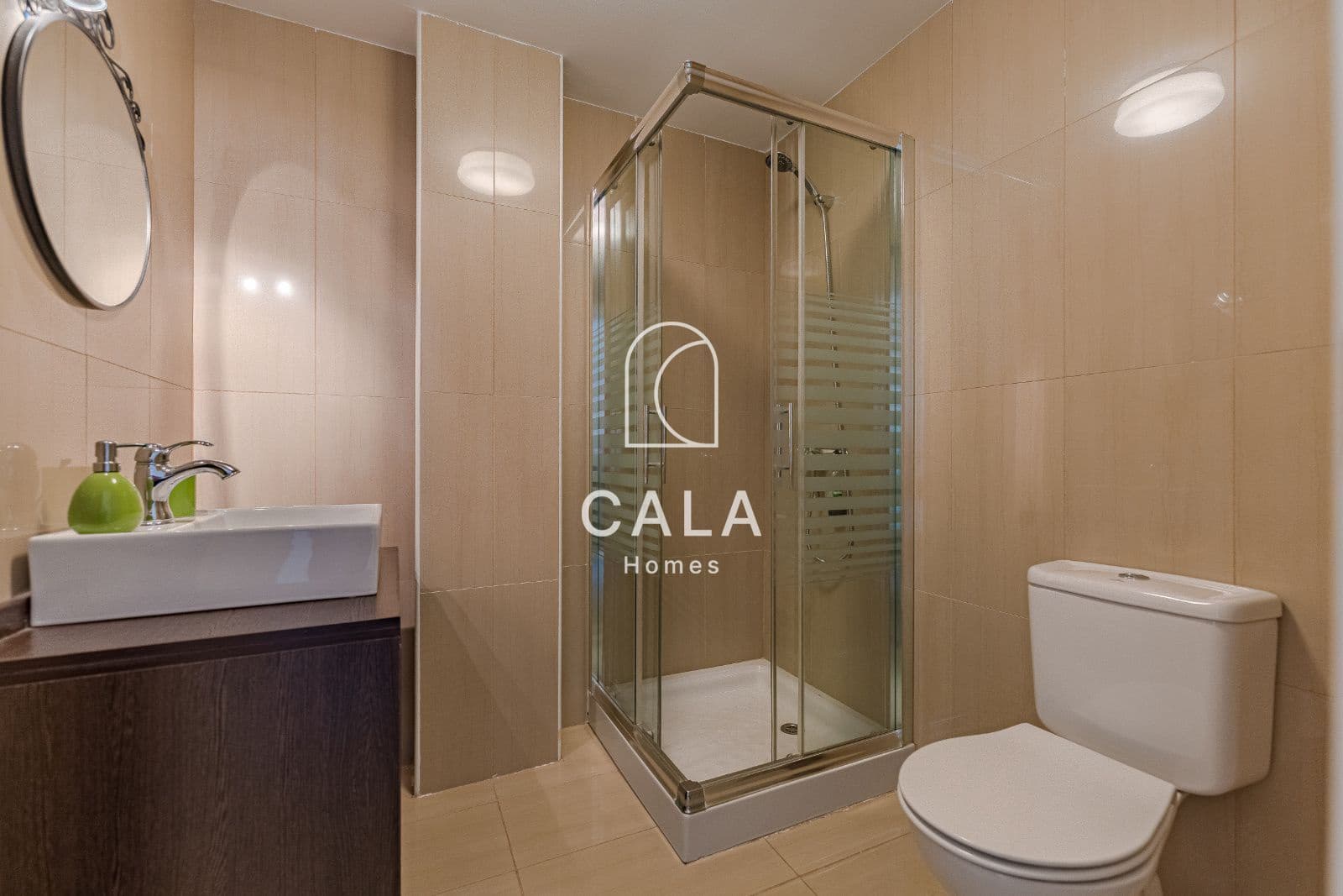 2 makuuhuone Asunto myytävänä paikassa Costa Adeje mukana uima-altaan 
autotalli - 329 000 € (Ref: 8439431)