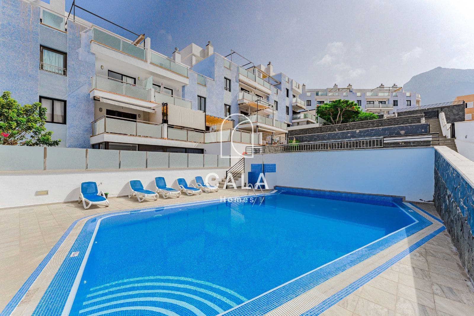 2 makuuhuone Asunto myytävänä paikassa Costa Adeje mukana uima-altaan 
autotalli - 329 000 € (Ref: 8439431)