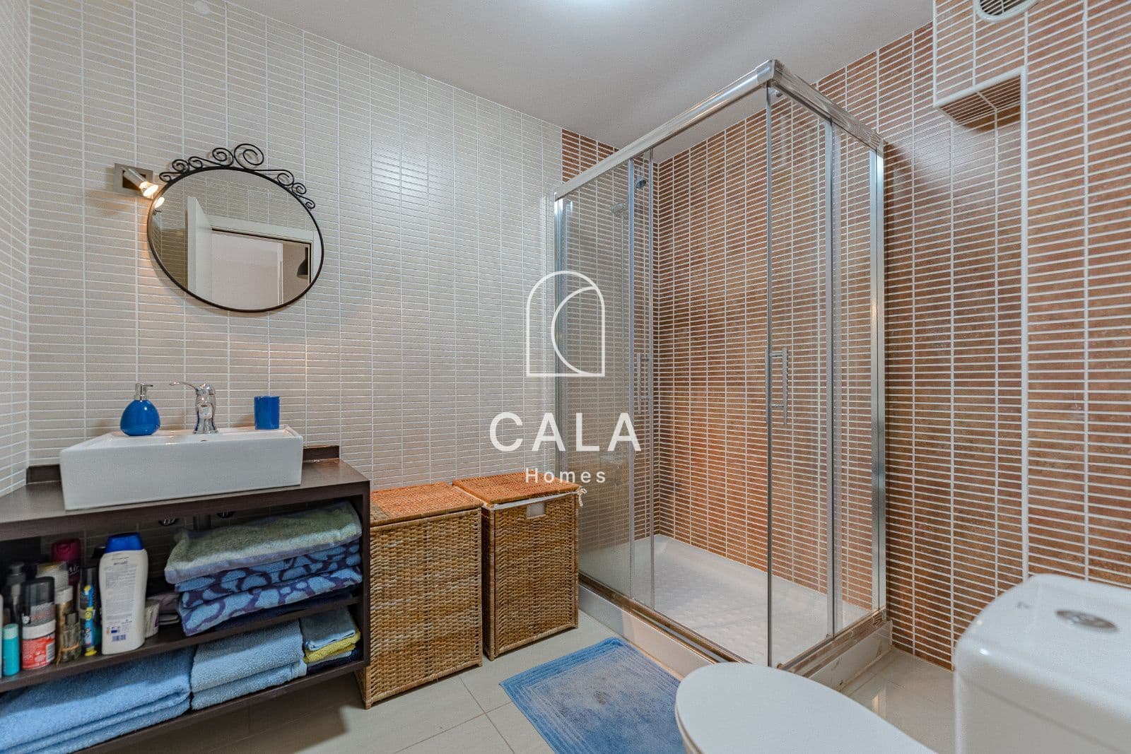 2 makuuhuone Asunto myytävänä paikassa Costa Adeje mukana uima-altaan 
autotalli - 329 000 € (Ref: 8439431)