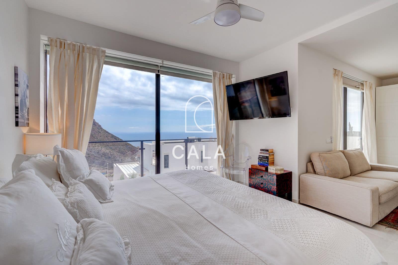 5 chambre Villa/Maison à vendre à Costa Adeje avec piscine garage - 1 800 000 € (Ref: 8439970)