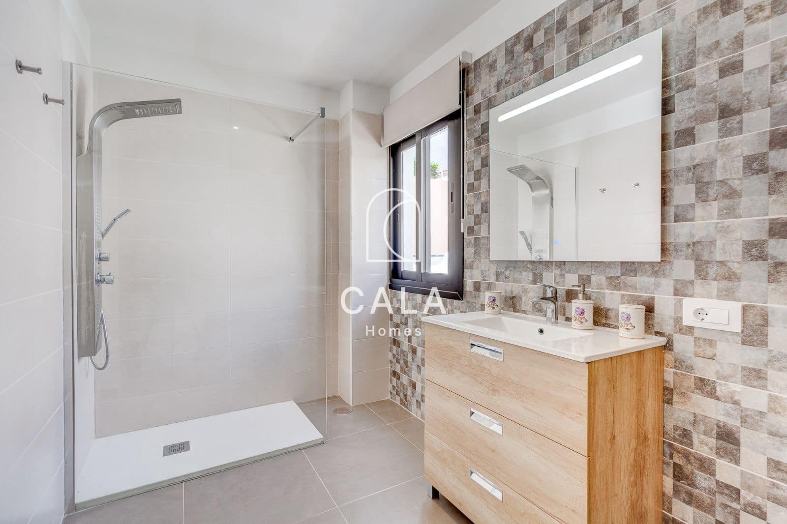 5 chambre Villa/Maison à vendre à Costa Adeje avec piscine garage - 1 800 000 € (Ref: 8439970)