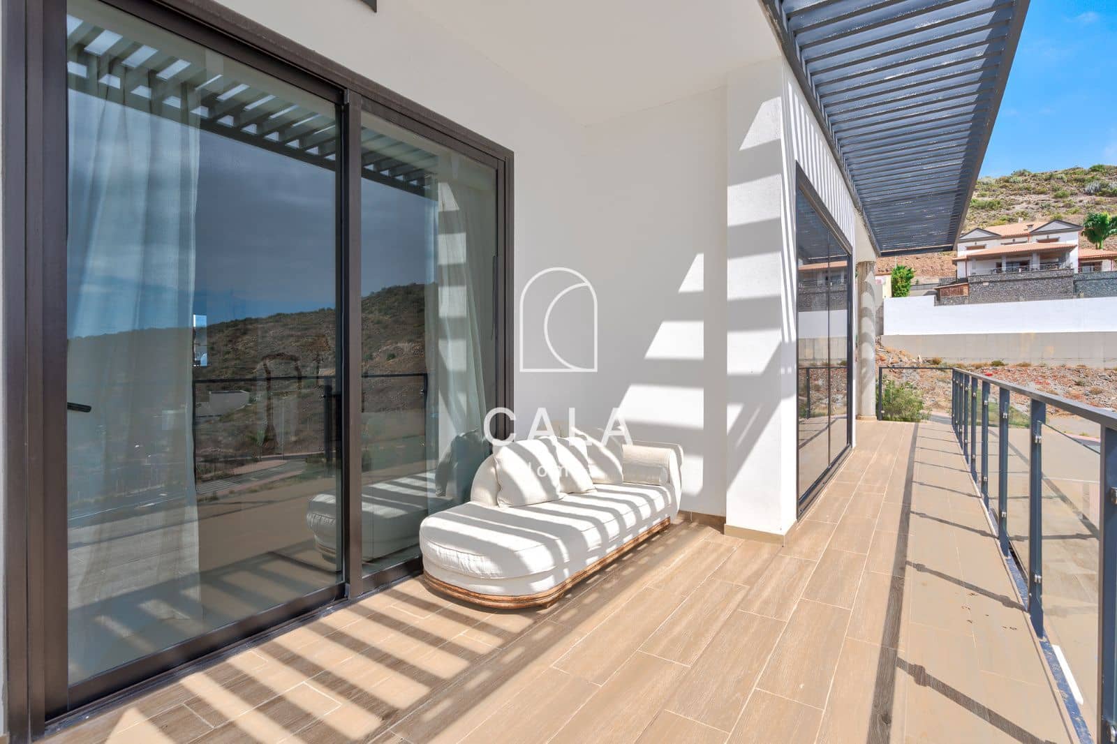 5 chambre Villa/Maison à vendre à Costa Adeje avec piscine garage - 1 800 000 € (Ref: 8439970)