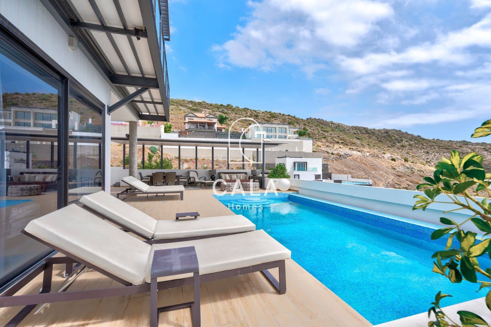 5 chambre Villa/Maison à vendre à Costa Adeje avec piscine garage - 1 800 000 € (Ref: 8439970)