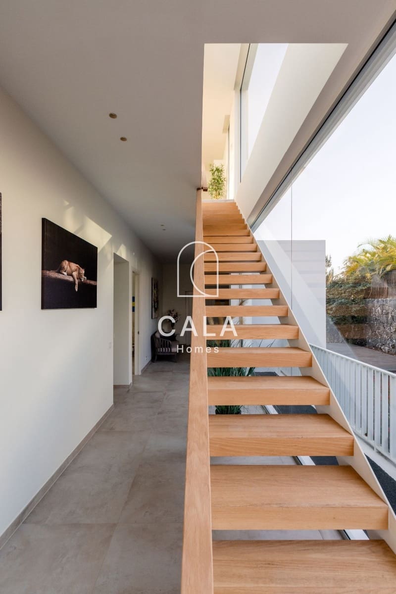 5 quarto Moradia para venda em Guia de Isora com piscina garagem - 3 500 000 € (Ref: 8479999)